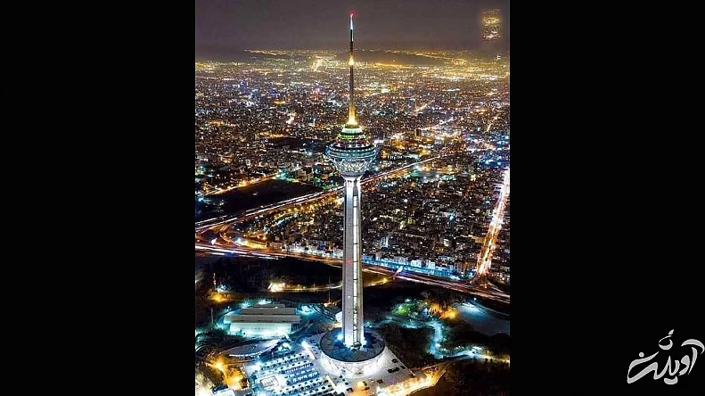 زیبایی برج میلاد در تاریکی شب های تهران + عکس